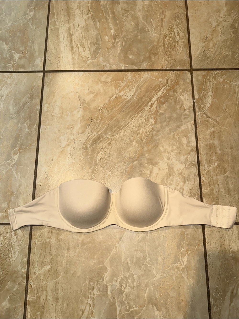Nude SKIMS Fits Everybody Strapless Bra size 32DD